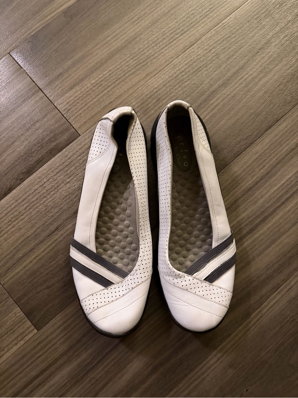 Clarks Privo White Leather Ballet Flats with Gray Stripes
